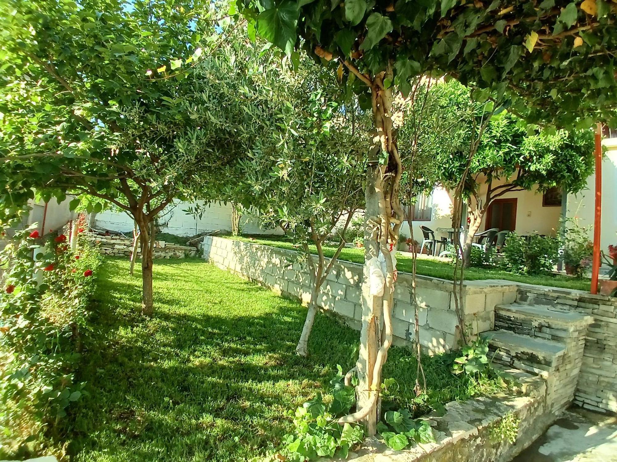 Guest House Noah&Kristel Berat Exterior foto
