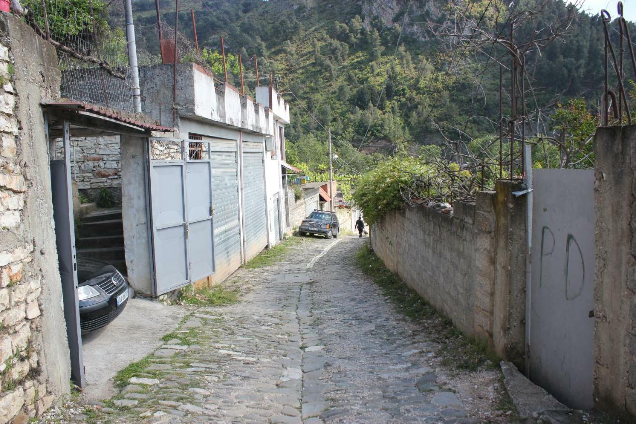 Guest House Noah&Kristel Berat Exterior foto